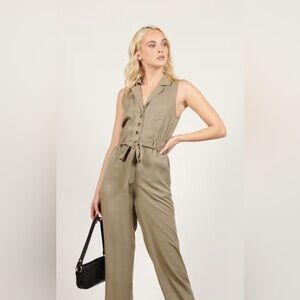 Le LIS Jumpsuit